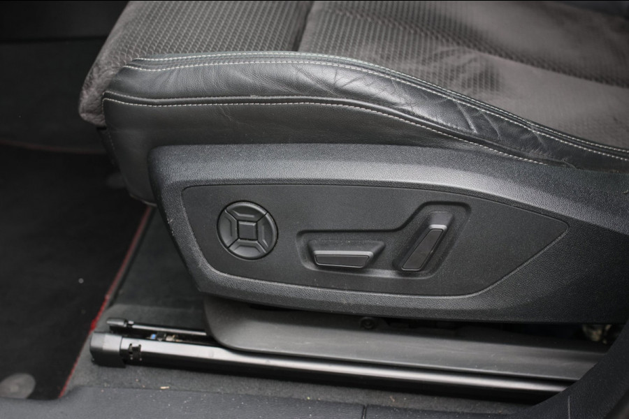 Audi Q3 40 TFSI Quattro S-Line *Pano*360 Camera*Keyless*Trekhaak*