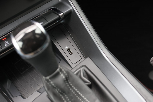 Audi Q3 40 TFSI Quattro S-Line *Pano*360 Camera*Keyless*Trekhaak*