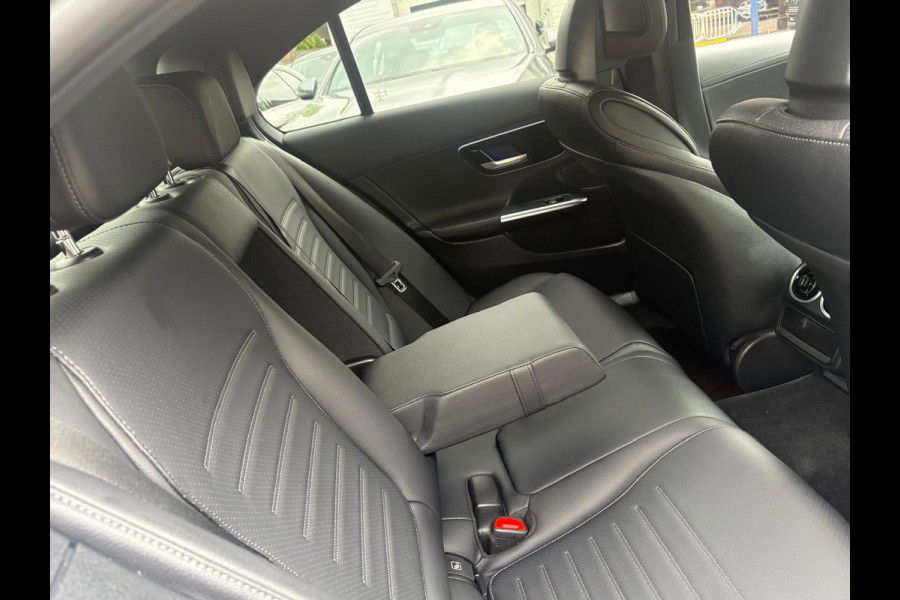 Mercedes-Benz C-Klasse 180 AMG/PANO/MAGNO MAT/NL-AUTO/BTW/27800KM!