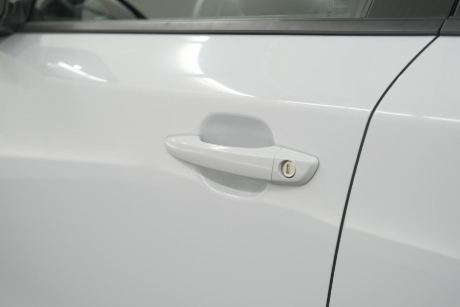 Peugeot e-2008 EV Allure Avantage 54 kWh | 97,3% SOH | 11 KW Lader | Apple Carplay | Parkeersensoren