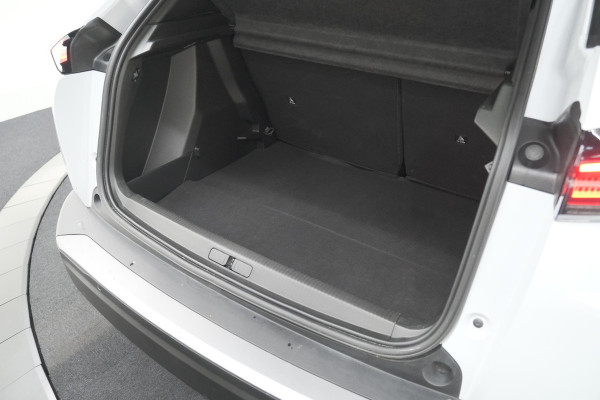 Peugeot e-2008 EV Allure Avantage 54 kWh | 97,3% SOH | 11 KW Lader | Apple Carplay | Parkeersensoren