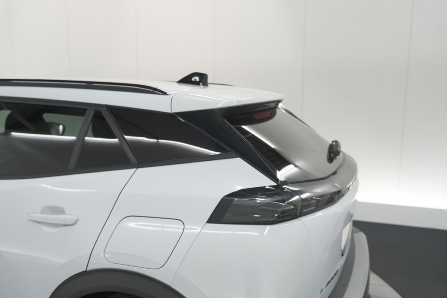 Peugeot e-2008 EV Allure Avantage 54 kWh | 97,3% SOH | 11 KW Lader | Apple Carplay | Parkeersensoren