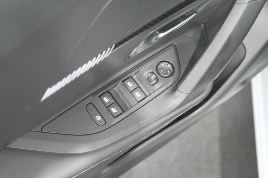 Peugeot e-2008 EV Allure Avantage 54 kWh | 97,3% SOH | 11 KW Lader | Apple Carplay | Parkeersensoren