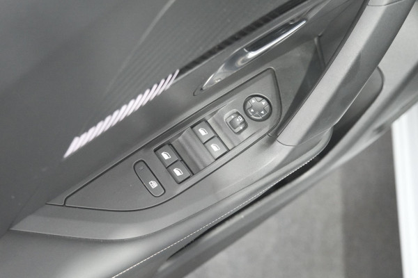 Peugeot e-2008 EV Allure Avantage 54 kWh | 97,3% SOH | 11 KW Lader | Apple Carplay | Parkeersensoren