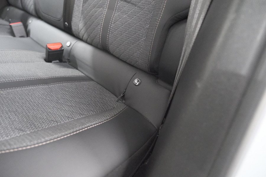 Peugeot e-2008 EV Allure Avantage 54 kWh | 97,3% SOH | 11 KW Lader | Apple Carplay | Parkeersensoren