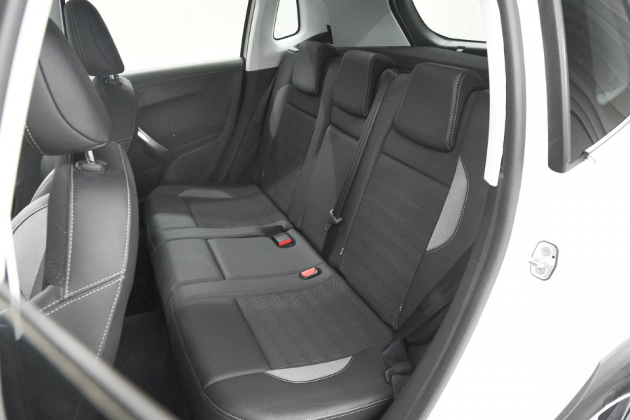 Peugeot 2008 PureTech 110 EAT6 Allure | Trekhaak | Apple Carplay | Parkeersensoren | Stoelverwarming