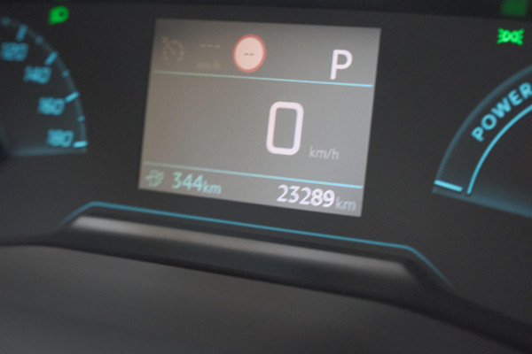 Peugeot e-208 EV Allure 50 kWh | 98,9% SOH | Camera | Navigatie | Parkeersensoren | Stoelverwarming