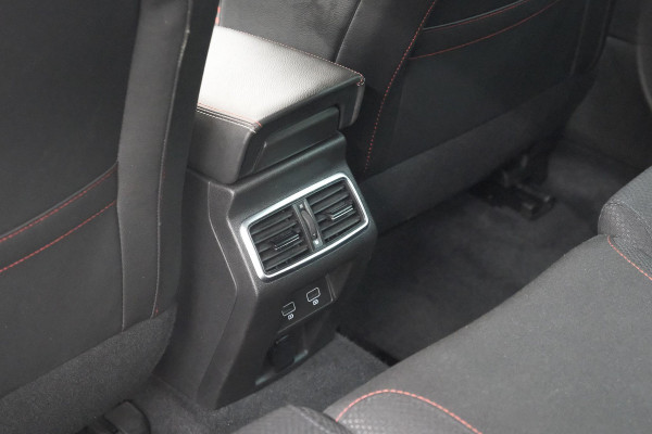 Renault Mégane Estate TCe 140 R.S. Line | Trekhaak | Adaptieve Cruise Control | BOSE Audio |