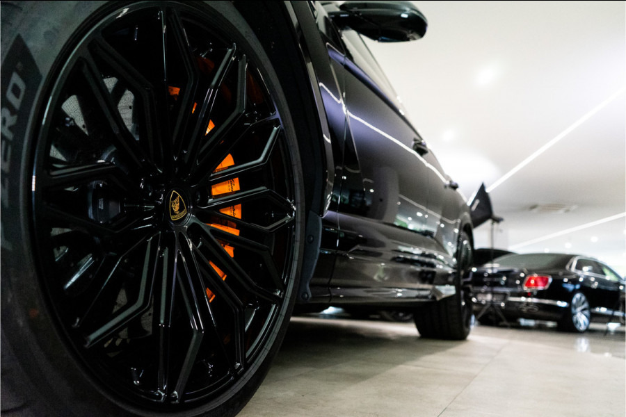 Lamborghini Urus 4.0 V8 Hybrid SE 800PK | Ad Personam | Nero Helene | Nero Ade/Arancio Leoni | Bang&Olufsen 3D | Ceramic | Service Package 5YR |