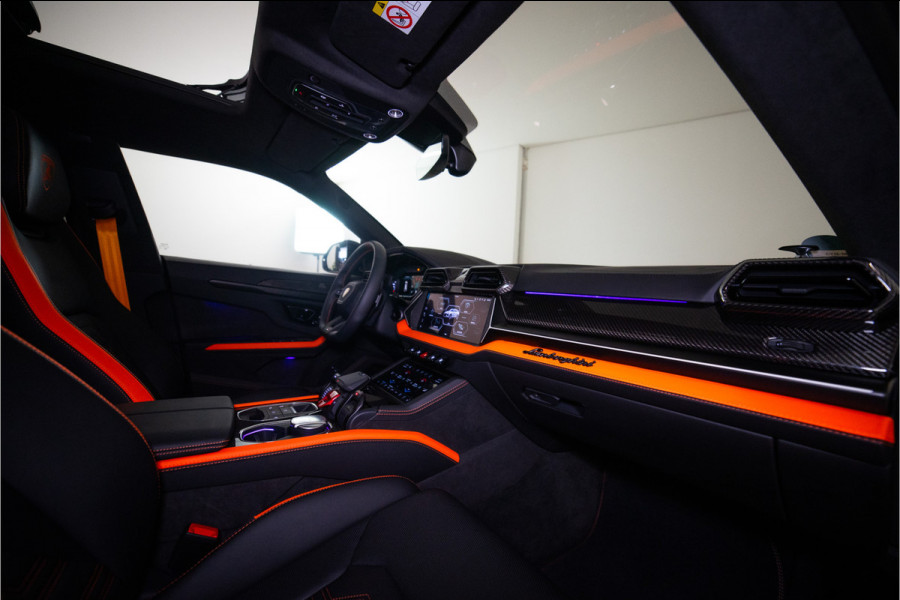 Lamborghini Urus 4.0 V8 Hybrid SE 800PK | Ad Personam | Nero Helene | Nero Ade/Arancio Leoni | Bang&Olufsen 3D | Ceramic | Service Package 5YR |