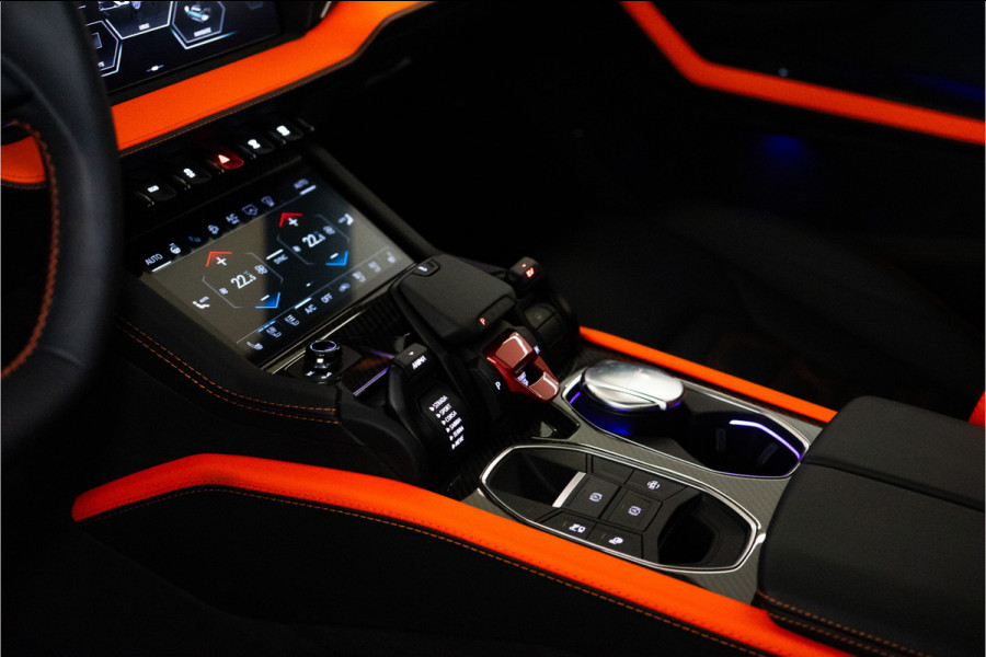 Lamborghini Urus 4.0 V8 Hybrid SE 800PK | Ad Personam | Nero Helene | Nero Ade/Arancio Leoni | Bang&Olufsen 3D | Ceramic | Service Package 5YR |