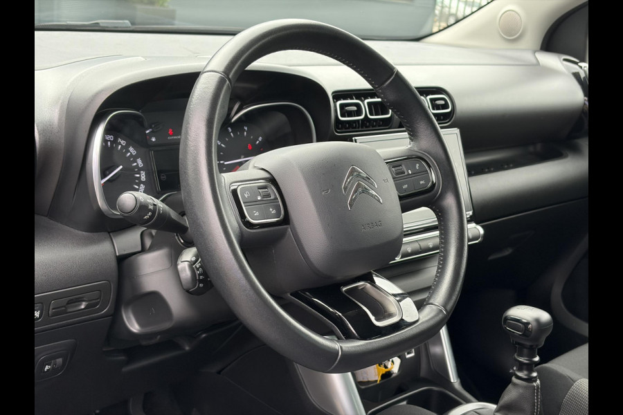 Citroën C3 Aircross 1.2 PureTech S&S Shine ✓1e Eigenaar✓D-riem vv 07-2025✓360° Camera✓Navi✓Carplay✓Net beurt gehad✓Keyless✓17'' Lmv✓Rijstrooksensor✓110pk✓Pdc V+A✓6 Bak✓N.A.P✓Apk tot 07-2027