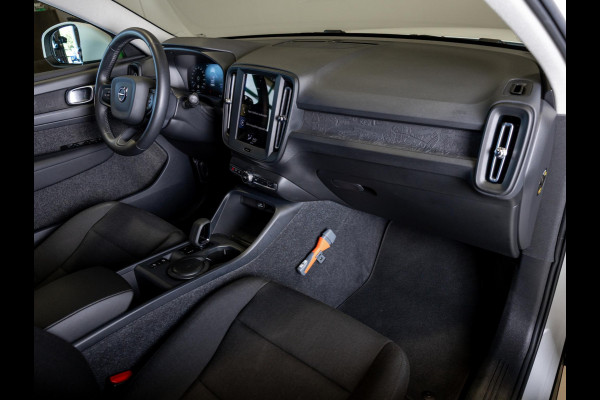 Volvo XC40 1.5 T2 Momentum Core 129pk / Achteruitrijcamera / Trekhaak / cruise control / Navigatie / Apple carplay /