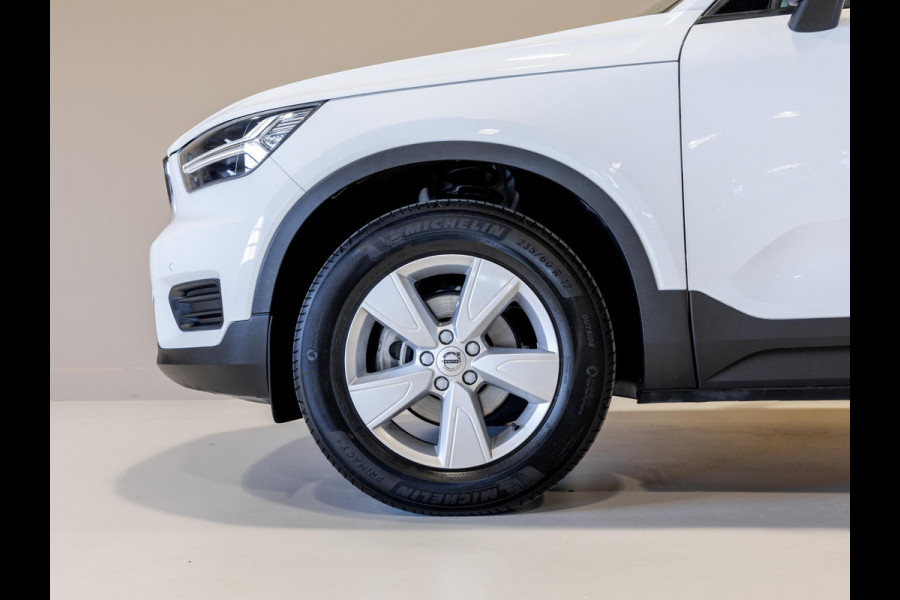 Volvo XC40 1.5 T2 Momentum Core 129pk / Achteruitrijcamera / Trekhaak / cruise control / Navigatie / Apple carplay /