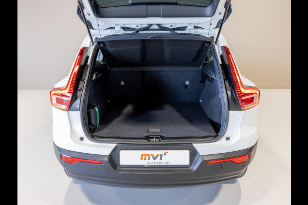 Volvo XC40 1.5 T2 Momentum Core 129pk / Achteruitrijcamera / Trekhaak / cruise control / Navigatie / Apple carplay /