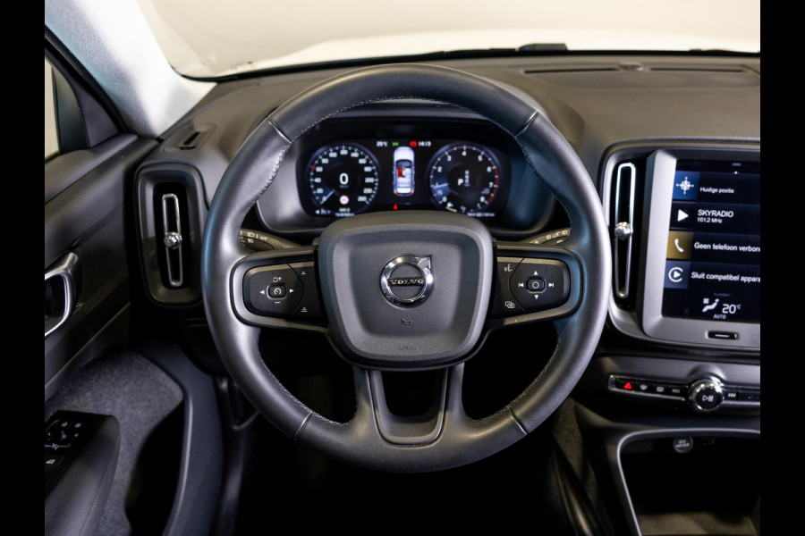 Volvo XC40 1.5 T2 Momentum Core 129pk / Achteruitrijcamera / Trekhaak / cruise control / Navigatie / Apple carplay /