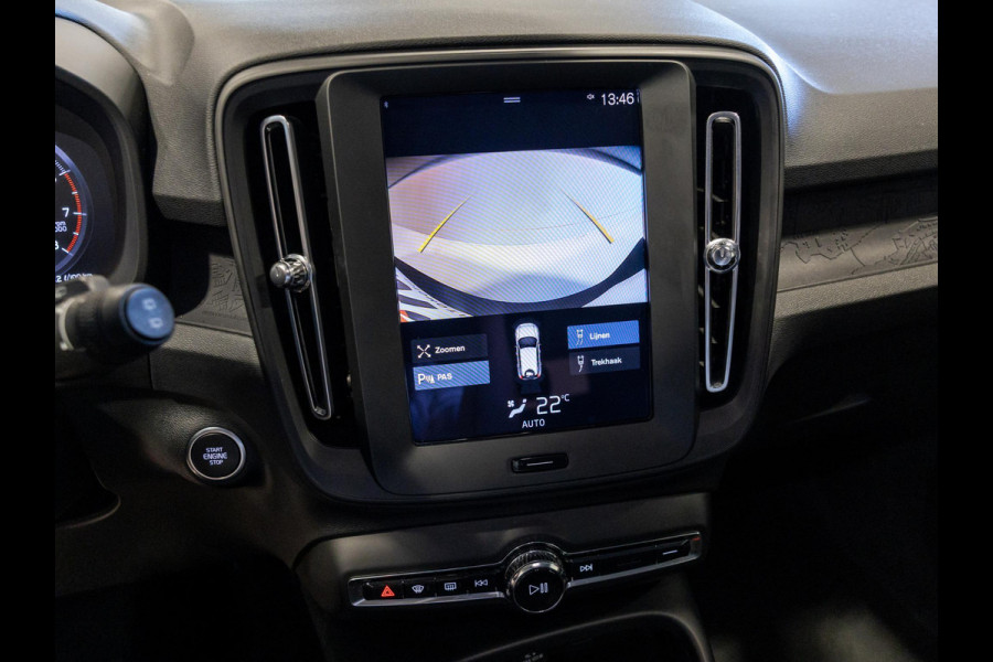Volvo XC40 1.5 T2 Momentum Core 129pk / Achteruitrijcamera / Trekhaak / cruise control / Navigatie / Apple carplay /