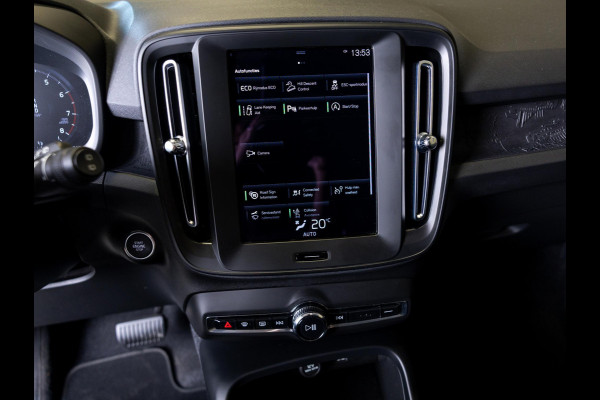 Volvo XC40 1.5 T2 Momentum Core 129pk / Achteruitrijcamera / Trekhaak / cruise control / Navigatie / Apple carplay /