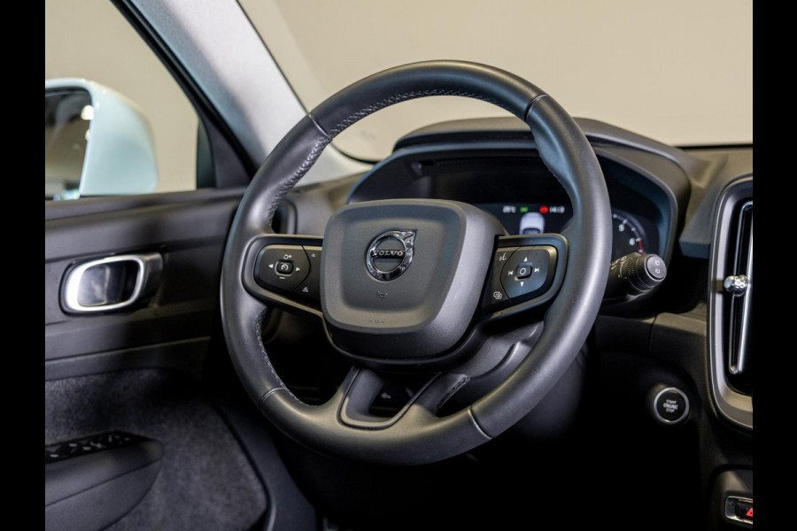 Volvo XC40 1.5 T2 Momentum Core 129pk / Achteruitrijcamera / Trekhaak / cruise control / Navigatie / Apple carplay /