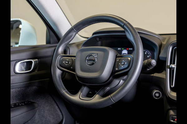 Volvo XC40 1.5 T2 Momentum Core 129pk / Achteruitrijcamera / Trekhaak / cruise control / Navigatie / Apple carplay /
