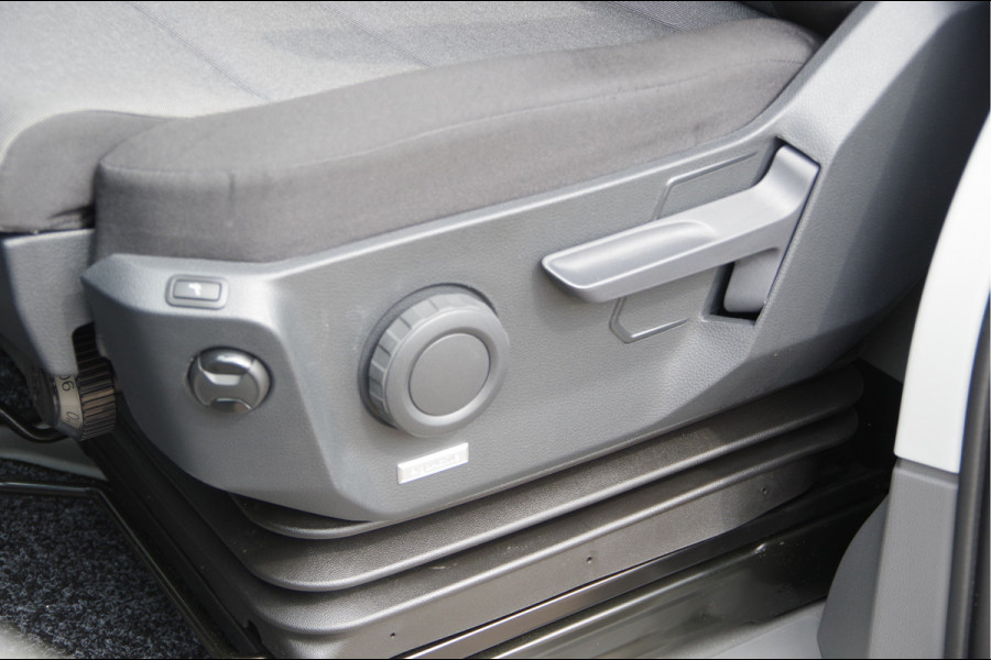 Volkswagen Crafter 35 2.0 TDI L3H3(L2H2) 3-ZITS, 177PK AUT. LED, TREKHAAK, STOELVERWARMING, ADAPT. CRUISE, CAMERA, NAVI, AIRCO, PARKEERSENSOREN, NL