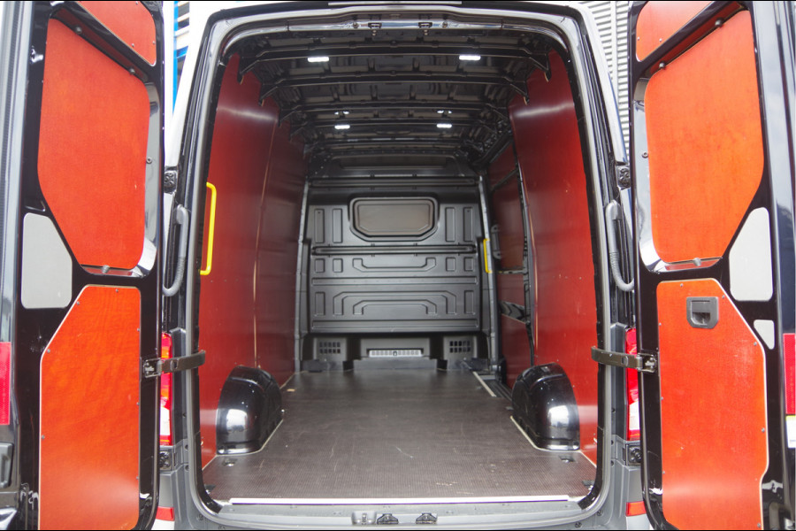 Volkswagen Crafter 35 2.0 TDI L3H3(L2H2) 3-ZITS, 177PK AUT. LED, TREKHAAK, STOELVERWARMING, ADAPT. CRUISE, CAMERA, NAVI, AIRCO, PARKEERSENSOREN, NL