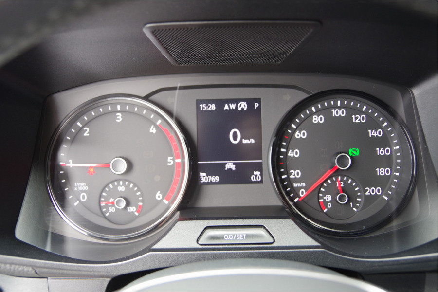 Volkswagen Crafter 35 2.0 TDI L3H3(L2H2) 3-ZITS, 177PK AUT. LED, TREKHAAK, STOELVERWARMING, ADAPT. CRUISE, CAMERA, NAVI, AIRCO, PARKEERSENSOREN, NL