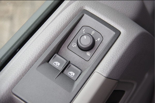 Volkswagen Crafter 35 2.0 TDI L3H3(L2H2) 3-ZITS, 177PK AUT. LED, TREKHAAK, STOELVERWARMING, ADAPT. CRUISE, CAMERA, NAVI, AIRCO, PARKEERSENSOREN, NL