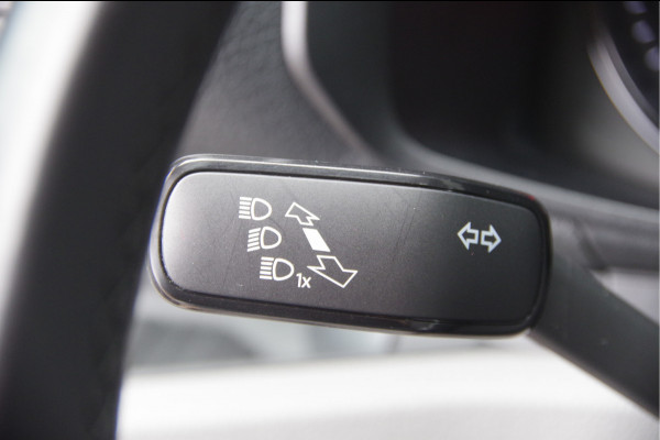 Volkswagen Crafter 35 2.0 TDI L3H3(L2H2) 3-ZITS, 177PK AUT. LED, TREKHAAK, STOELVERWARMING, ADAPT. CRUISE, CAMERA, NAVI, AIRCO, PARKEERSENSOREN, NL