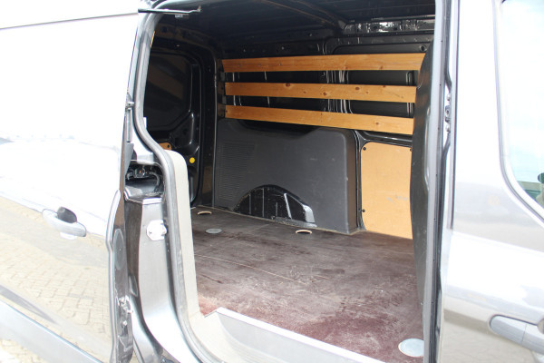 Ford Transit Connect 1.5-100pk TDCi EcoBlue L2 Trend. Bijzonder nette, luxe en goed onderhouden Ford Connect. Airco, Cruise Controle, Trekhaak, Camera, Metallic lak, Pdc, Lmv, Laadruimte betimmerd etc.