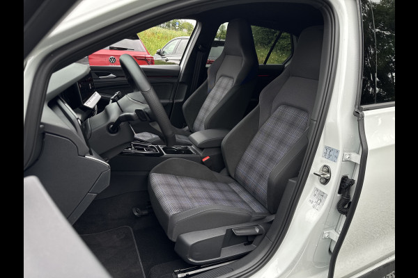 Volkswagen Golf GTE 1.5 272PK DSG HYBRID GTE-SPORT 360°CAMERA/NAVI/HEAD-UP!