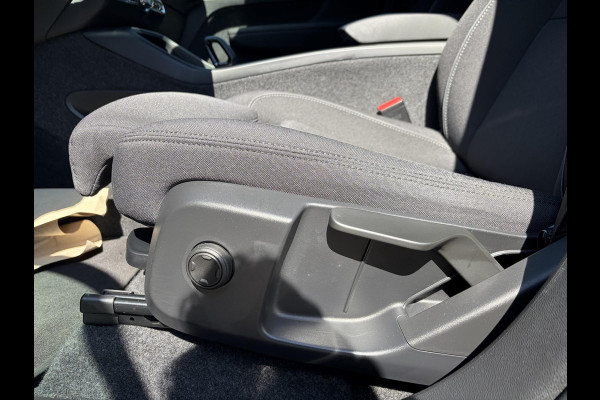Volvo XC40 Core Recharge Pure Electric 2WD SOH 97% | WARMTEPOMP| STOEL + STUURWIELVERWARMING | VOLVO DEALER ONDERHOUDEN | RIJKLAAR GELEVERD MET 12 MND BOVAG GARANTIE |