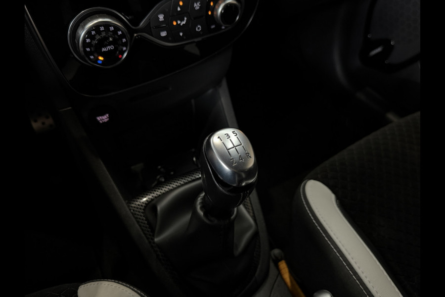 Renault Clio Estate 0.9 TCe Bose | Navi | 17" | Cruise control | Stoelverwarming | Camera | Perfect onderhouden!