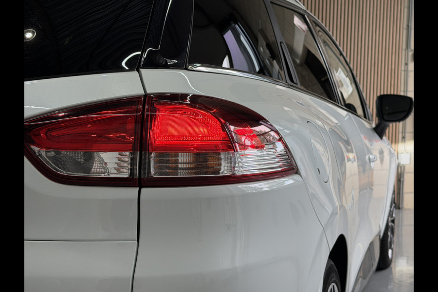 Renault Clio Estate 0.9 TCe Bose | Navi | 17" | Cruise control | Stoelverwarming | Camera | Perfect onderhouden!