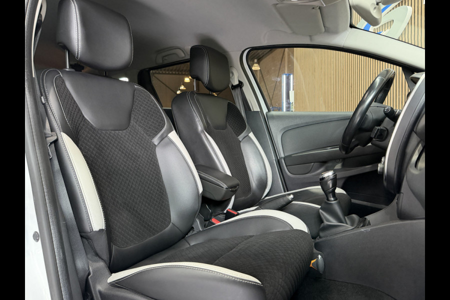Renault Clio Estate 0.9 TCe Bose | Navi | 17" | Cruise control | Stoelverwarming | Camera | Perfect onderhouden!