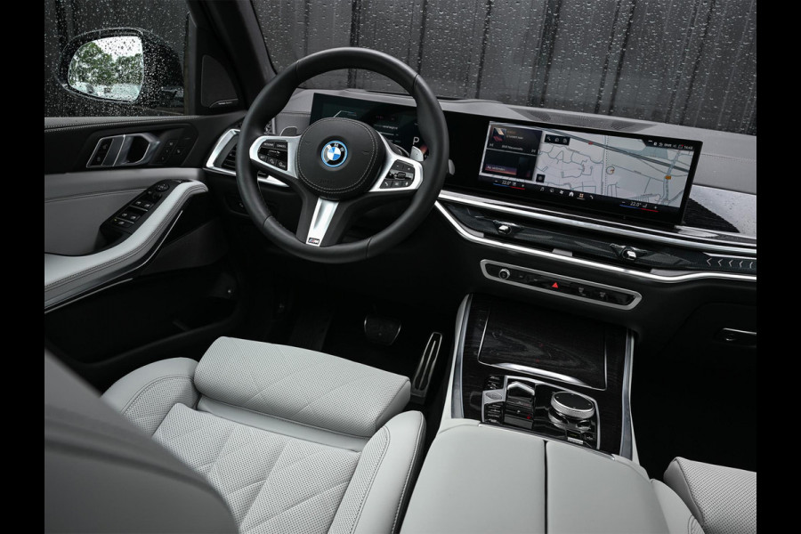 BMW X5 xDrive50e M-Sport Pro | Panoramadak | Harman/Kardon | 360 Camera | Active Cruise | HUD | Ambiance Verlichting | Stoelverwarming V+A | Memory Seats | Stuurverwarming | Trekhaak |