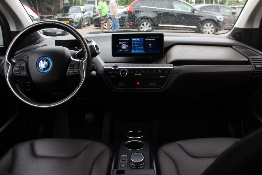 BMW i3 Executive Edition 120Ah 42 kWh / Panoramadak / Camera / Leder / Navigatie / 20'' / Warmtepomp / DAB / Stoelverwarming / Cruise Control