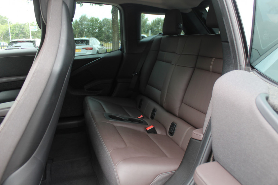 BMW i3 Executive Edition 120Ah 42 kWh / Panoramadak / Camera / Leder / Navigatie / 20'' / Warmtepomp / DAB / Stoelverwarming / Cruise Control