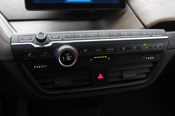 BMW i3 Executive Edition 120Ah 42 kWh / Panoramadak / Camera / Leder / Navigatie / 20'' / Warmtepomp / DAB / Stoelverwarming / Cruise Control