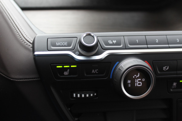 BMW i3 Executive Edition 120Ah 42 kWh / Panoramadak / Camera / Leder / Navigatie / 20'' / Warmtepomp / DAB / Stoelverwarming / Cruise Control