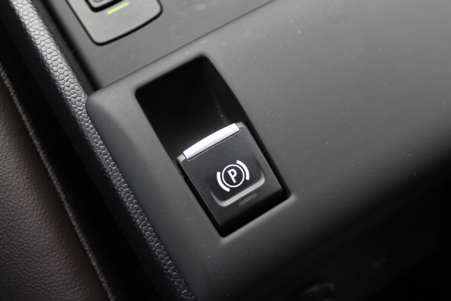 BMW i3 Executive Edition 120Ah 42 kWh / Panoramadak / Camera / Leder / Navigatie / 20'' / Warmtepomp / DAB / Stoelverwarming / Cruise Control
