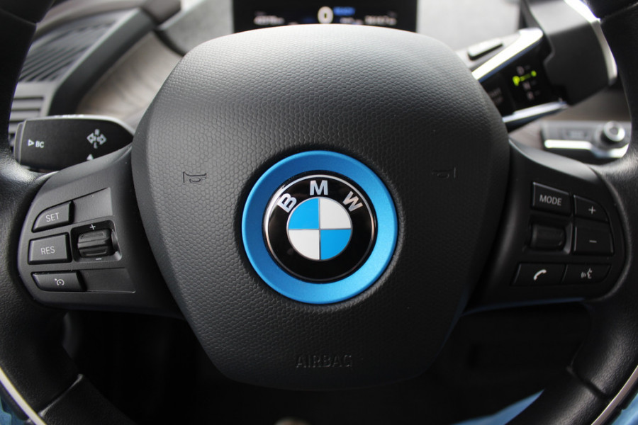BMW i3 Executive Edition 120Ah 42 kWh / Panoramadak / Camera / Leder / Navigatie / 20'' / Warmtepomp / DAB / Stoelverwarming / Cruise Control