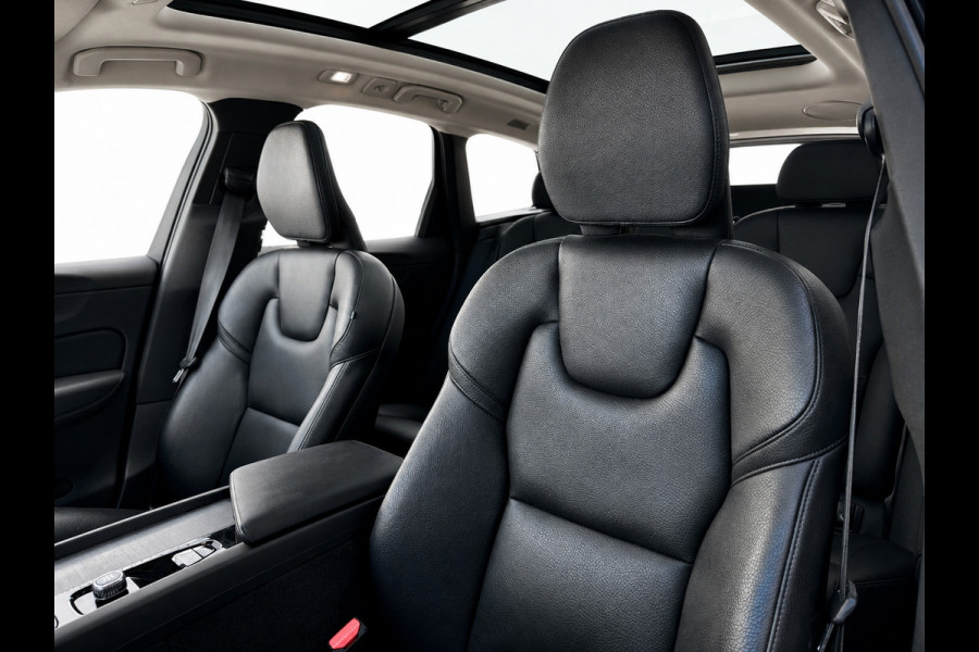 Volvo XC60 2.0 T6 R-Design | Long Range | Pano | Trekhaak | Harman Kardon | Memory | 360 camera | Pilot Assist | Stoelverw. achter