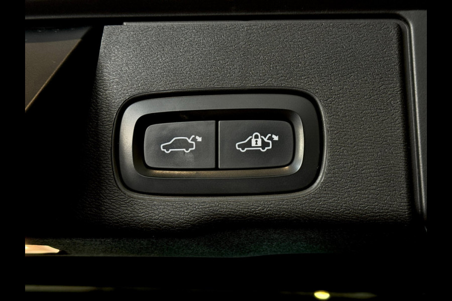 Volvo XC60 2.0 T6 R-Design | Long Range | Pano | Trekhaak | Harman Kardon | Memory | 360 camera | Pilot Assist | Stoelverw. achter