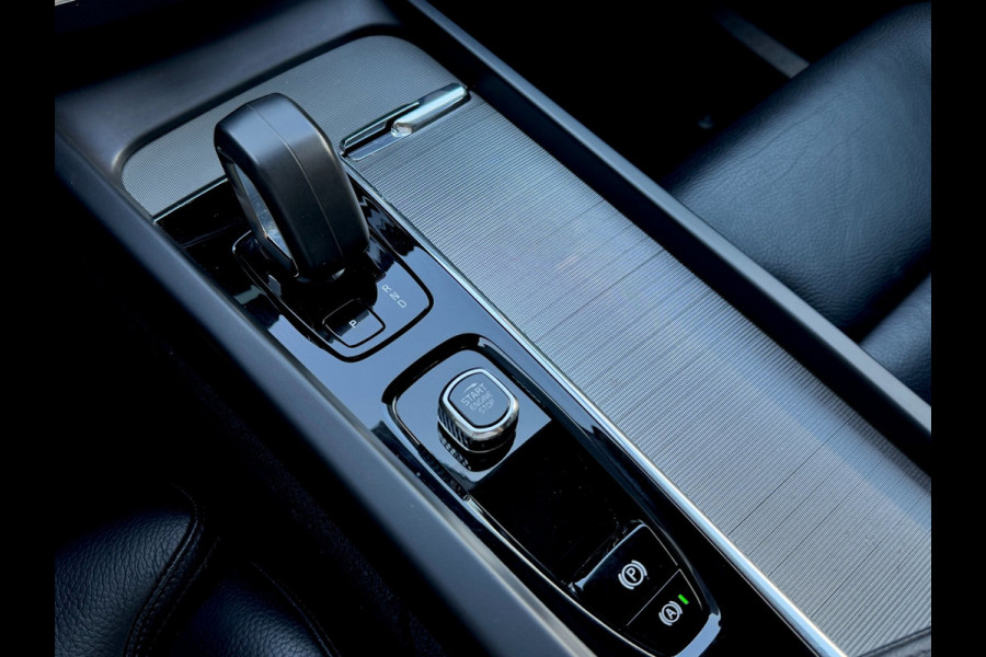 Volvo XC60 2.0 T6 R-Design | Long Range | Pano | Trekhaak | Harman Kardon | Memory | 360 camera | Pilot Assist | Stoelverw. achter