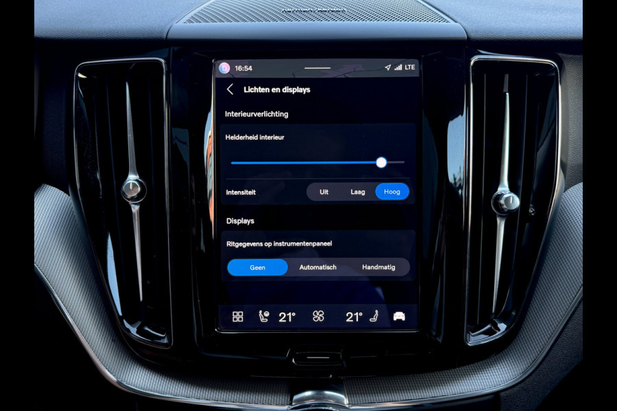 Volvo XC60 2.0 T6 R-Design | Long Range | Pano | Trekhaak | Harman Kardon | Memory | 360 camera | Pilot Assist | Stoelverw. achter