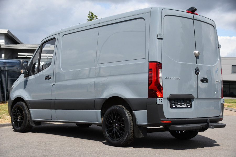 Mercedes-Benz Sprinter 315 1.9 CDI L1H1 PB Edition Adaptieve Cruise, Camera, Carplay, NAVI, LED, 10,5'' Mbux, LED, Automaat, Trekhaak, Stoelverwarming, Standkachel, Leder, Uniek!