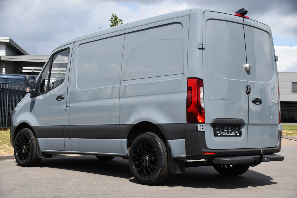 Mercedes-Benz Sprinter 315 1.9 CDI L1H1 PB Edition Adaptieve Cruise, Camera, Carplay, NAVI, LED, 10,5'' Mbux, LED, Automaat, Trekhaak, Stoelverwarming, Standkachel, Leder, Uniek!