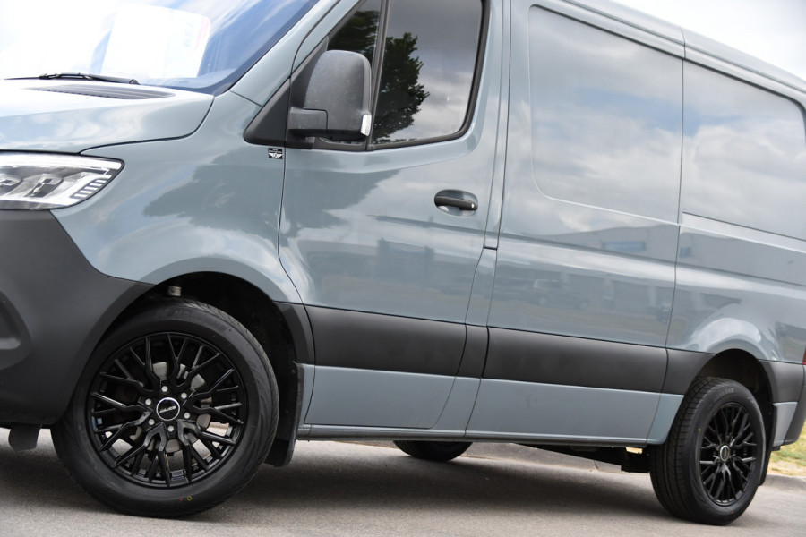 Mercedes-Benz Sprinter 315 1.9 CDI L1H1 PB Edition Adaptieve Cruise, Camera, Carplay, NAVI, LED, 10,5'' Mbux, LED, Automaat, Trekhaak, Stoelverwarming, Standkachel, Leder, Uniek!
