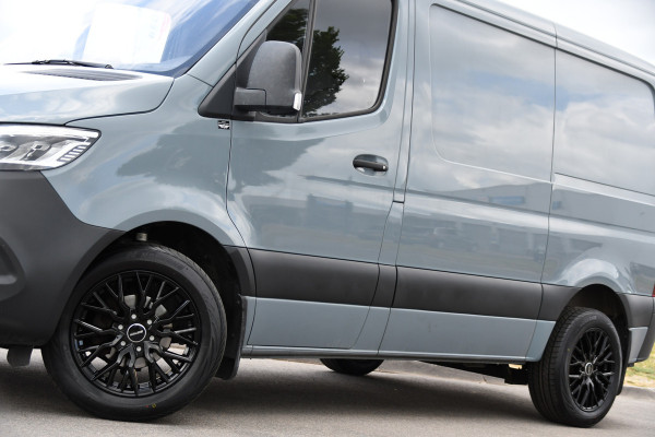Mercedes-Benz Sprinter 315 1.9 CDI L1H1 PB Edition Adaptieve Cruise, Camera, Carplay, NAVI, LED, 10,5'' Mbux, LED, Automaat, Trekhaak, Stoelverwarming, Standkachel, Leder, Uniek!